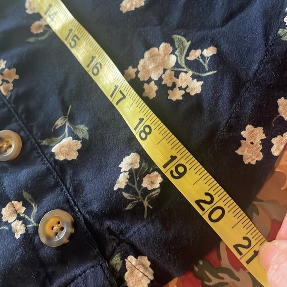 Holister Navy Floral Button Front Tank Top, Sz XS - Picture 9 of 9